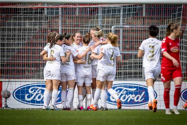 1 Women Bundesliga 1 FC Koeln vs FC Bayern Muenchen, 18 03 2023 Joy at Bayern about the 0 1 by Klara Buehl FC Bayern Muenchen, 17 during the match 1 FC Koeln vs FC Bayern Muenchen on matchday 15 of the Women Soccer Bundesliga on 18 03 2023 at the Franz Kremer Stadium in Koeln North Rhine Westphalia DFL REGULATES PROHIBIT ANY USE OF PHOTOGRAPHS AS IMAGE SEQUENCES AND OR QUASI VIDEO Copyright: xBEAUTIFULxSPORTS AxelxKohringx