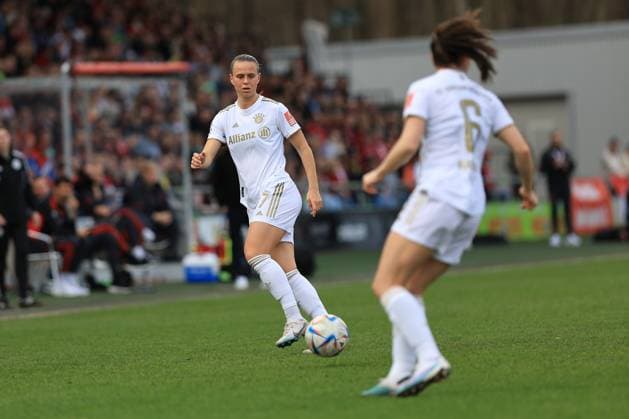 Flyeralarm Womens Bundesliga 2022 2023, 1 FC Köln FC Bayern München Klara Bühl FCB, 17 goalscorer to 1 0 Köln Franz Kremer Stadion, lawn North Rhine Westphalia Germany