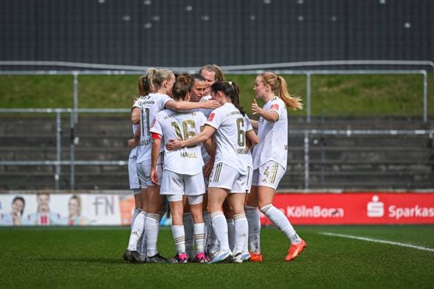 18 03 2023, GER, Soccer, FLYERALARM Womens Bundesliga 2022 2023, 1 FC Köln FC Bayern Munich players cheer second goal Köln Franz Kremer Stadion Nordrhein Westfalen Germany