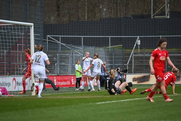18 03 2023, GER, Soccer, FLYERALARM Womens Bundesliga 2022 2023, 1 FC Cologne FC Bayern Munich Lea Schüller back left, Bayern Munich and Maximiliane Rall 8 Bayern Munich celebrate the fifth goal Cologne Franz Kremer Stadium North Rhine Westphalia Germany
