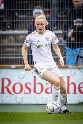 1 Women Bundesliga 1 FC Koeln vs FC Bayern Muenchen, 18 03 2023 Lea Schueller FC Bayern Muenchen, 11 during the match 1 FC Koeln vs FC Bayern Muenchen on matchday 15 of the women soccer Bundesliga on 18 03 2023 at the Franz Kremer stadium in Koeln North Rhine Westphalia DFL REGULATIONS PROHIBIT ANY USE OF PHOTOGRAPHS AS IMAGE SEQUENCES AND OR QUASI VIDEO Copyright: xBEAUTIFULxSPORTS AxelxKohringx