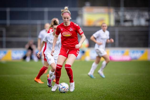 1 Women Bundesliga 1 FC Koeln vs FC Bayern Muenchen, 18 03 2023 Sharon Beck 10, 1 FC Koeln during the match 1 FC Koeln vs FC Bayern Muenchen on matchday 15 of the women soccer Bundesliga on 18 03 2023 at Franz Kremer Stadium in Koeln North Rhine Westphalia DFL REGULATIONS PROHIBIT ANY USE OF PHOTOGRAPHS AS IMAGE SEQUENCES AND OR QUASI VIDEO Copyright: xBEAUTIFULxSPORTS AxelxKohringx