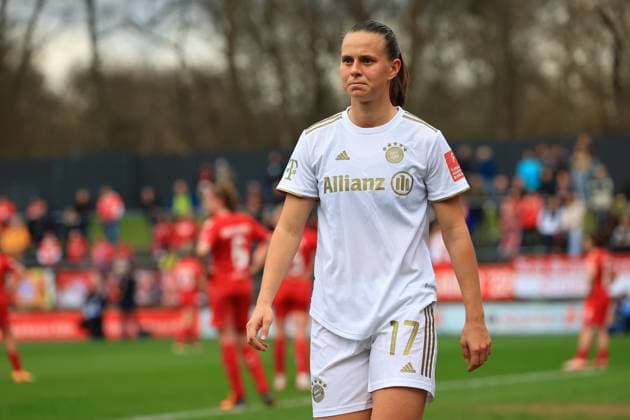 Flyeralarm Womens Bundesliga 2022 2023, 1 FC Köln FC Bayern München Klara Bühl FCB, 17 Köln Franz Kremer Stadion, Lawn North Rhine Westphalia Germany