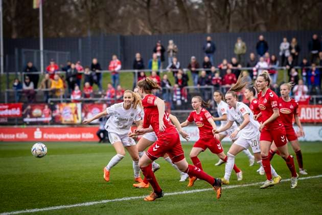 1 Women Bundesliga 1 FC Koeln vs FC Bayern Muenchen, 18 03 2023 Penalty area scene during the match 1 FC Koeln vs FC Bayern Muenchen on matchday 15 of the Women Football Bundesliga on 18 03 2023 at Franz Kremer Stadium in Koeln North Rhine Westphalia Left Glodis Perla Viggosdottir FC Bayern Muenchen, 4 , right Franziska Kett FC Bayern Muenchen, 20 DFL REGULATIONS PROHIBIT ANY USE OF PHOTOGRAPHS AS IMAGE SEQUENCES AND OR QUASI VIDEO Copyright: xBEAUTIFULxSPORTS AxelxKohringx