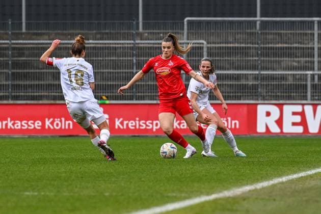 18 03 2023, GER, Football, FLYERALARM Womens Bundesliga 2022 2023, 1 FC Cologne FC Bayern Munich Selina Cerci Cologne controls the ball Cologne Franz Kremer Stadium North Rhine Westphalia Germany