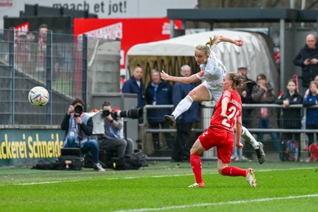 18 03 2023, GER, Football, FLYERALARM Womens Bundesliga 2022 2023, 1 FC Cologne FC Bayern Munich Lea Schüller white jersey, Bayern Munich with a goal Cologne Franz Kremer Stadium North Rhine Westphalia Germany