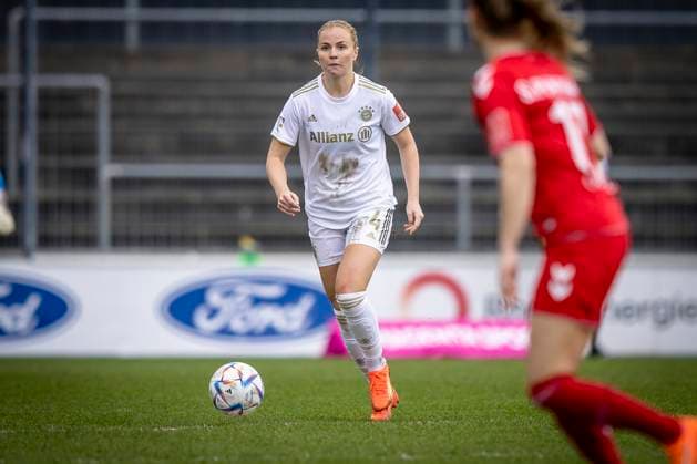 1 Women Bundesliga 1 FC Koeln vs FC Bayern Muenchen, 18 03 2023 Glodis Perla Viggosdottir FC Bayern Muenchen, 4 during the match 1 FC Koeln vs FC Bayern Muenchen on matchday 15 of the Women Football Bundesliga on 18 03 2023 at Franz Kremer Stadium in Koeln North Rhine Westphalia DFL REGULATES PROHIBIT ANY USE OF PHOTOGRAPHS AS IMAGE SEQUENCES AND OR QUASI VIDEO Copyright: xBEAUTIFULxSPORTS AxelxKohringx