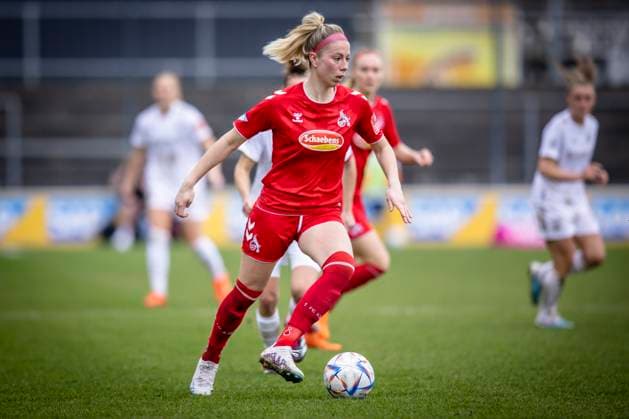 1 Women Bundesliga 1 FC Koeln vs FC Bayern Muenchen, 18 03 2023 Sharon Beck 10, 1 FC Koeln during the match 1 FC Koeln vs FC Bayern Muenchen on matchday 15 of the women soccer Bundesliga on 18 03 2023 at Franz Kremer Stadium in Koeln North Rhine Westphalia DFL REGULATIONS PROHIBIT ANY USE OF PHOTOGRAPHS AS IMAGE SEQUENCES AND OR QUASI VIDEO Copyright: xBEAUTIFULxSPORTS AxelxKohringx