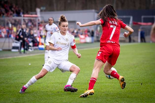 1 Women Bundesliga 1 FC Koeln vs FC Bayern Muenchen, 18 03 2023 Lina Magull FC Bayern Muenchen, 16 , Manjou Wilde 7, 1 FC Koeln during the match 1 FC Koeln vs FC Bayern Muenchen on matchday 15 of the women soccer Bundesliga on 18 03 2023 at Franz Kremer Stadion in Koeln North Rhine Westphalia DFL REGULATES PROHIBIT ANY USE OF PHOTOGRAPHS AS IMAGE SEQUENCES AND OR QUASI VIDEO Copyright: xBEAUTIFULxSPORTS AxelxKohringx