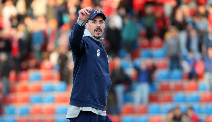 v li Coach Sandro Wagner SpVgg Unterhaching gives instructions, gestures, gesticulate with arms, gives instructions, gesticulate, single image, 18 03 2023, Unterhaching Germany , Football, Regionalliga Bayern, SpVgg Unterhaching FC Würzburger Kickers, DFB DFL REGULATIONS PROHIBIT ANY USE OF PHOTOGRAPHS AS IMAGE SEQUENCES AND OR QUASI VIDEO xfsx