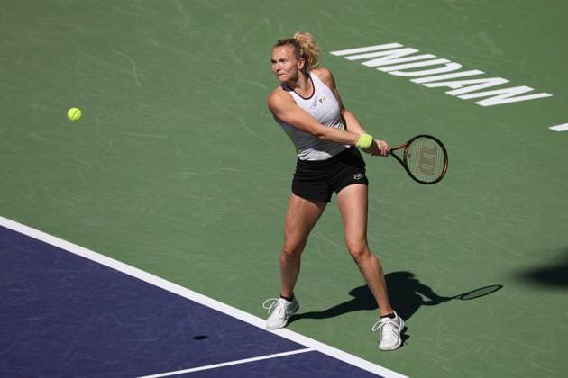 INDIAN WELLS, CA - MARCH 18: Katerina Siniakova (CZE) hits a backhand during the BNP Paribas Open on March 18, 2023 at the Indian Wells Tennis Garden in Indian Wells, CA. (Photo by George Walker Icon Sportswire) TENNIS: MAR 18 BNP Paribas Open Icon230318012