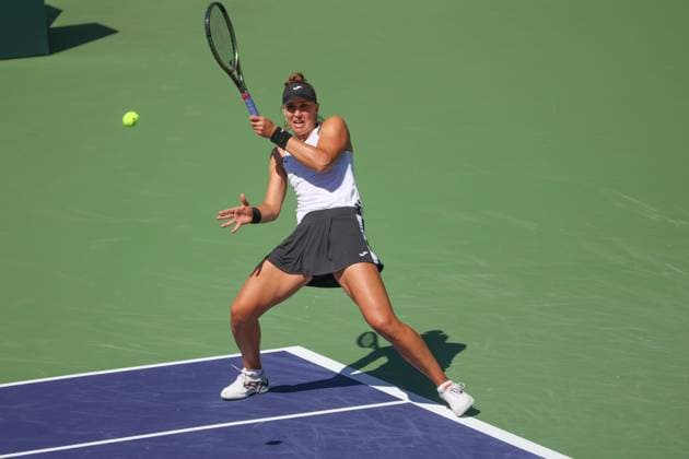 INDIAN WELLS, CA - MARCH 18: Beatriz Haddad Maia (BRA) hits a forehand during the BNP Paribas Open on March 18, 2023 at the Indian Wells Tennis Garden in Indian Wells, CA. (Photo by George Walker Icon Sportswire) TENNIS: MAR 18 BNP Paribas Open Icon230318015