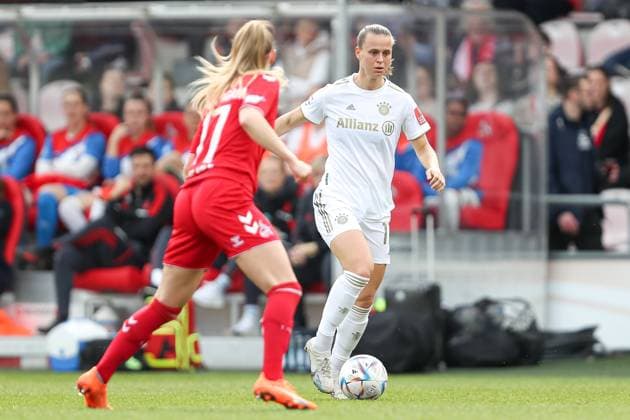 Cologne, Germany, 18 03 2023 Sarah Puntigam 1 FC Cologne and Klara Buehl FC Bayern Munich in a duel , during the match of the Flyeralarm Frauenbundesliga between 1 FC Cologne and FC Bayern Munich at Franz Kremer Stadium on 18 March 2023 in Cologne Cologne Franz Kremer Stadium North Rhine Westphalia Germany Copyright: xOliverxKaelkex