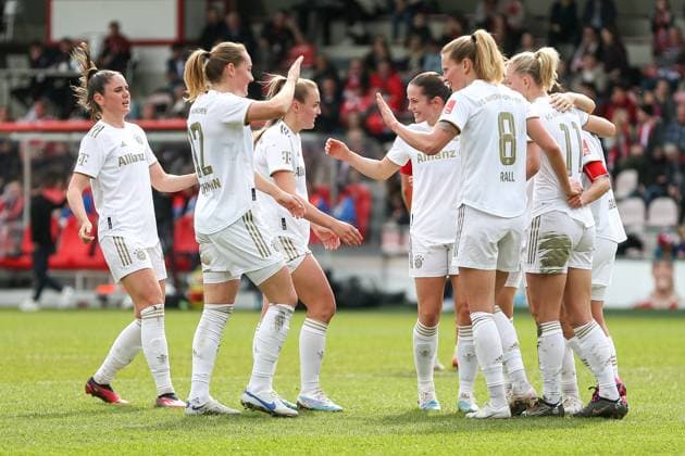 Cologne, Germany, 18 03 2023 Lina Magull FC Bayern Munich goal celebration, cheers with her team after scoring 0 3 , during the Flyeralarm Frauenbundesliga match between 1 FC Cologne and FC Bayern Munich at Franz Kremer Stadium on 18 March 2023 in Cologne Franz Kremer Stadium North Rhine Westphalia Germany Copyright: xOliverxKaelkex
