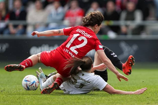 Cologne, Germany, 18 03 2023 Alicia Sophie Gudorf 1 FC Cologne , Georgia Stanway FC Bayern Munich and goalkeeper Manon Klett 1 FC Cologne in a duel , during the Flyeralarm Frauenbundesliga match between 1 FC Cologne and FC Bayern Munich at Franz Kremer Stadion on 18 March 2023 in Cologne Franz Kremer Stadion North Rhine Westphalia Germany Copyright: xOliverxKaelkex