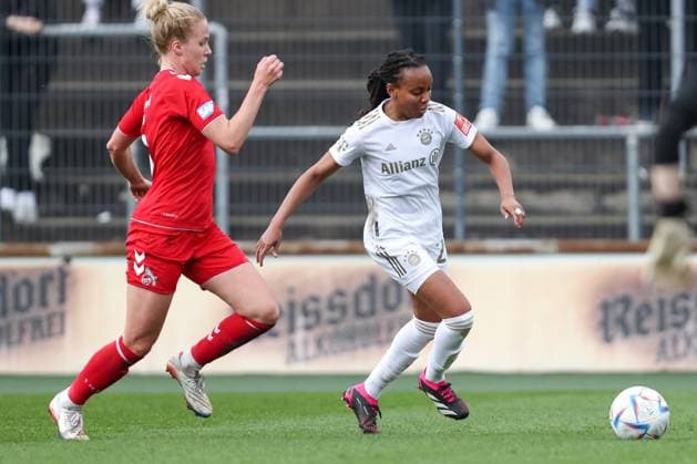 Cologne, Germany, 18 03 2023 Celina Degen 1 FC Cologne and Evelyne Laurent FC Bayern Munich in a duel , during the Flyeralarm Frauenbundesliga match between 1 FC Cologne and FC Bayern Munich at Franz Kremer Stadium on 18 March 2023 in Cologne Cologne Franz Kremer Stadium North Rhine Westphalia Germany Copyright: xOliverxKaelkex