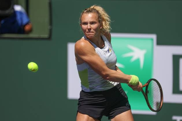 INDIAN WELLS, CA - MARCH 18: Katerina Siniakova (CZE) hits a backhand during the BNP Paribas Open on March 18, 2023 at the Indian Wells Tennis Garden in Indian Wells, CA. (Photo by George Walker Icon Sportswire) TENNIS: MAR 18 BNP Paribas Open Icon230318021