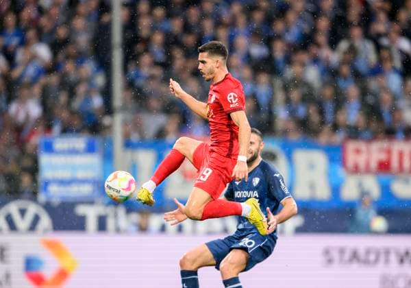 v l Andre SILVA L , Ivan ORDETS BO Action, duel, Football 1 Bundesliga, 25 Matchday, VfL Bochum BO RB Leipzig L , on 18 03 2023 in Bochum Germany DFL regulations prohibit any use of photographs as image sequences and or quasi video Â