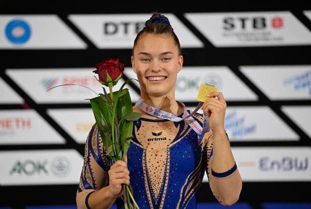 Bilder des Jahres 2023, Sport 03 März Sport Themen der Woche KW11 Jessica Schlegel GER gewinnt Goldmedaille am Schwebebalken Siegerehrung Ehrung Freude Glueck Jubel zeigt Medaille Turnen 38. EnBW DTB-Pokal DTB Pokal Stuttgart Porsche Arena 17-19.03.2023 Turnen EnBW DTB-Pokal *** Jessica Schlegel GER wins gold medal on balance beam award ceremony honor joy happiness jubilation shows medal gymnastics 38 EnBW DTB Pokal DTB Pokal Stuttgart Porsche Arena 17 19 03 2023 gymnastics EnBW DTB Pokal
