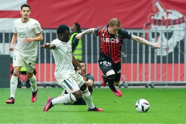 Melvin Bard (OGC Nice) - Jean-Victor Makengo (FC Lorient) FOOTBALL : OGC Nice vs FC Lorient - Ligue 1 Uber Eats - Nice - 19 03 2023 NorbertScanella Panoramic 