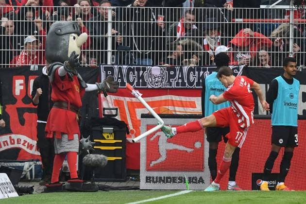 Bilder des Jahres 2023, Sport 03 März Sport Themen der Woche KW11 Sport Bilder des Tages Fussball, Herren, Saison 2022 2023, 1. Bundesliga (25. Spieltag), 1. FC Union Berlin - Eintracht Frankfurt, Kevin Behrens (1. FC Union Berlin) Torjubel zum 2:0 und tritt die Eckfahne aus der Fassung , 19.03.2023, *** Football, men, season 2022 2023, 1 Bundesliga 25 matchday , 1 FC Union Berlin Eintracht Frankfurt, Kevin Behrens 1 FC Union Berlin goal celebration to 2 0 and kicks the corner flag out of the socket , 19 03 2023, Copyright: xMatthiasxKochx
