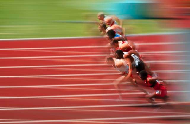 Versuch Geschwindigkeit fotografisch darzustellen bei einem 100m-Vorlauf *** Attempt to represent speed photographically during a 100m preliminary run