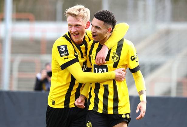 Sport Themen der Woche KW11 Sport Bilder des Tages Sonntag 19.03.2023, Saison 2022 23, 28. Spieltag der 3. Liga im Stadion Niederrhein Oberhausen, BVB 09 Borussia Dortmund II - FSV Zwickau, Dortmunder Torjubel zum 2:0: Ted-Jonathan Tattermusch (BVB II) und Justin Njinmah (BVB II), v.l. *** Sunday 19 03 2023, season 2022 23, 28 match day of the 3 Liga in the stadium Niederrhein Oberhausen, BVB 09 Borussia Dortmund II FSV Zwickau, Dortmund goal celebration to 2 0 Ted Jonathan Tattermusch BVB II and Justin Njinmah BVB II , v l