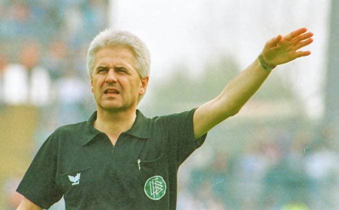 From 1 BL season 1987 88 Hannover 96 FC 08 Homburg 5 1 on 30 04 1988 In the photo referee Eugen Strigel