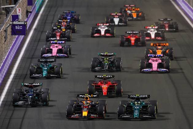 start of the race, depart, during the Formula 1 STC Saudi Arabian Grand Prix 2023, 2nd round of the 2023 Formula One World Championship, WM, Weltmeisterschaft from March 17 to 19, 2023 on the Jeddah Corniche Circuit, in Jeddah, Saudi Arabia - F1 - SAUDI ARABIAN GRAND PRIX 2023 - RACE DPPI Panoramic  20230319_IMGL6917.JPG