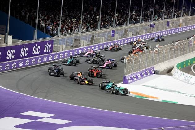 19 03 2023, Jeddah Corniche Circuit, Jeddah, Formula 1 Saudi Arabia Grand Prix ,in picture race start Fernando Alonso ESP , Aston Martin Aramco Cognizant Formula One Team, Sergio Perez MEX , Oracle Red Bull Racing, Carlos Sainz Jr ESP , Scuderia Ferrari, George Russell GBR , Mercedes AMG Petronas Formula One Team, Lance Stroll CAN , Aston Martin Aramco Cognizant Formula One Team, Pierre Gasly FRA , BWT Alpine F1 Team, Lewis Hamilton GBR , Mercedes AMG Petronas Formula One Team Jeddah Corniche Circuit Saudi Arabia  eu-images-506