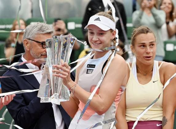 INDIAN WELLS, CA - MARCH 19: Elena Rybakina of Kazakstan on center court with the championship trophy after winning the finals of the BNP Paribas Open tennis tournament played on March 19, 2023 at the Indian Wells Tennis Garden in Indian Wells, CA. (Photo by John Cordes Icon Sportswire) TENNIS: MAR 19 BNP Paribas Open Icon506230319009