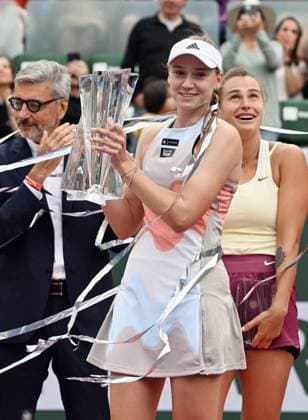 INDIAN WELLS, CA - MARCH 19: Elena Rybakina of Kazakstan on center court with the championship trophy after winning the finals of the BNP Paribas Open tennis tournament played on March 19, 2023 at the Indian Wells Tennis Garden in Indian Wells, CA. (Photo by John Cordes Icon Sportswire) TENNIS: MAR 19 BNP Paribas Open Icon506230319011