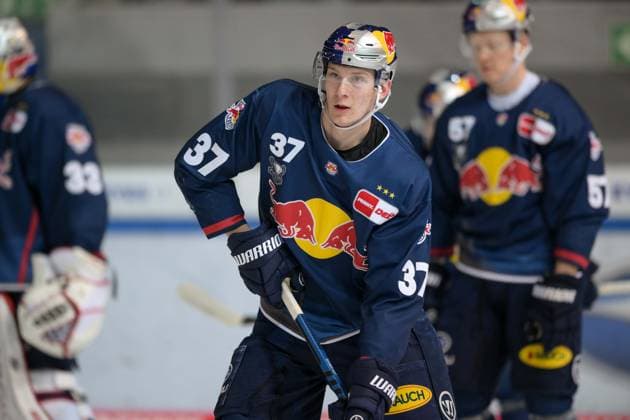 Eishockey, DEL, 20230319, EHC Red Bull München - Bremerhaven Pinguins. Im Bild Maksymilian SZUBER (EHC Red Bull München, 37) Aufwärmen Portrait Oberkörper halbe Figur angeschnittenes Einzelmotiv. München Olympiaeisstadion München Bayern Deutschland *** Ice hockey, DEL, 20230319, EHC Red Bull Munich Bremerhaven Penguins In the picture Maksymilian SZUBER EHC Red Bull Munich, 37 warm-up portrait upper body half figure cropped single motif Munich Olympiaeisstadion Munich Bavaria Germany Copyright: Passion2Press MarkusxFischerx