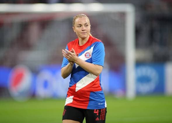 Munich, Germany 21 March 2023 Football, Women Womens, Champions League, 2022 2023 season, FC Bayern Munich Arsenal WFC, Allianz Arena Glodis Perla Viggosdottir FC Bayern Munich clap, applause.