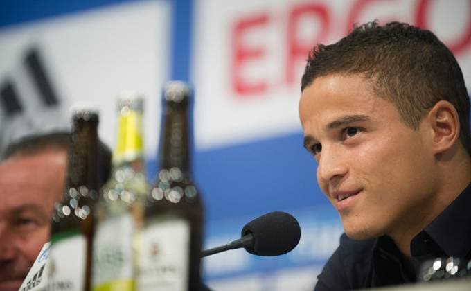 Vorstellung Ibrahim Afellay *** NUR FÜR REDAKTIONELLE ZWECKE *** EDITORIAL USE ONLY ***<p>Der FC Schalke 04 praesentiert am 31. August 2012 Ibrahim Afellay. Der hollaendische Mittelfeldspieler steht derzeit beim FC Barcelona, Barca unter Vertrag und wird fuer eine Saison an Schalke ausgeliehen. Im Bild: Ibrahim Afellay Gelsenkirchen Copyright: SebastianxKonopka *** presentation Ibrahim Afellay *** only for editorial Purposes *** Editorial Use only *** P the FC Schalke 04 presented at 31 August 2012 Ibrahim Afellay the Hollaendische Midfielder is currently the FC Barcelona under Treaty and will for a Season to Schalke borrowed in Picture Ibrahim Afellay Gelsenkirchen Copyright SebastianxKonopka Copyright: SebastianxKonopka docnrwhugopicture50296139 ,EDITORIAL USE ONLY