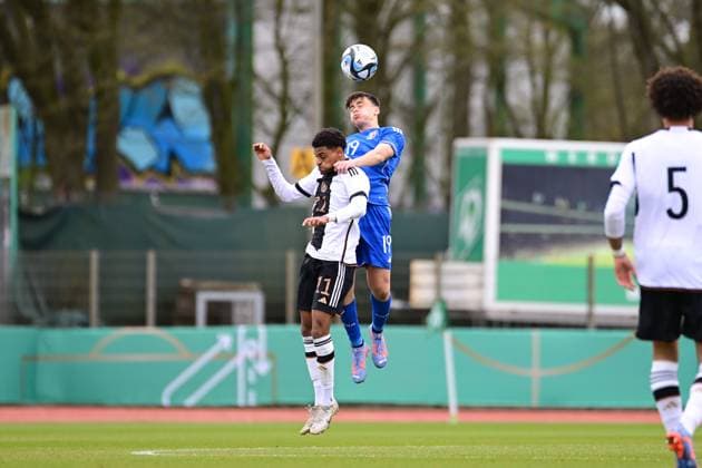Soccer I U 19 Juniors I Season 2022 2023 I European Championship Qualification I Germany U 19 Italy U 19 I 22 03 2023 Melkamu Frauendorf 11, Germany U 19 vs Niccolo Pisilli 19, Italy U 19 Bremen Weserstadion Platz 11 Bremen Germany Copyright: xLobeca FelixxSchlikisx