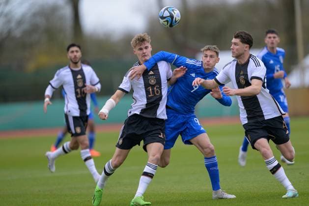 GER, EMQ U19, Germany GER vs Italy ITA 22 03 2023, Place 11, Bremen, GER, EMQ U19, Germany GER vs Italy ITA in picture Tom Rothe U19 GER 16 Francesco Pio Esposito U19 ITA 09 Linus Gechter U19 GER 04 nordphotoxGmbHxx xKokenge nph00001