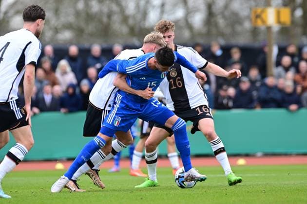 Soccer I U 19 Juniors I Season 2022 2023 I European Championship Qualification I Germany U 19 Italy U 19 I 22 03 2023 Leandro Morgalla 2, Germany U 19 Luca Lipani 15, Italy U 19 Tom Rothe 16, Germany U 19 Bremen Weserstadion Platz 11 Bremen Germany Copyright: xLobeca FelixxSchlikisx