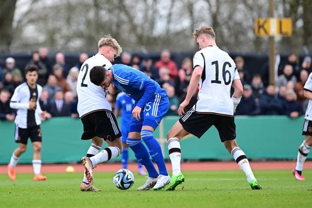Soccer I U 19 Juniors I Season 2022 2023 I European Championship Qualification I Germany U 19 Italy U 19 I 22 03 2023 Leandro Morgalla 2, Germany U 19 Luca Lipani 15, Italy U 19 Tom Rothe 16, Germany U 19 Bremen Weserstadion Platz 11 Bremen Germany Copyright: xLobeca FelixxSchlikisx