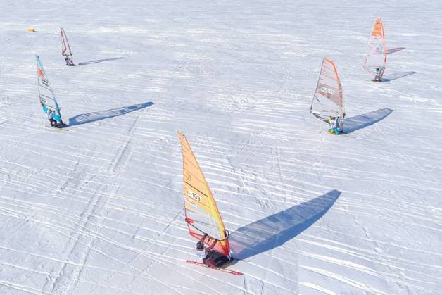 Bilder des Jahres 2023, Sport 03 MÃ¤rz Sport Themen der Woche KW12 Sport Bilder des Tages RUSSIA, NOVOSIBIRSK - MARCH 22, 2023: Participants in the Russian Winter Windsurfing Cup on the frozen Novosibirsk Reservoir. Kirill Kukhmar TASS  58005880