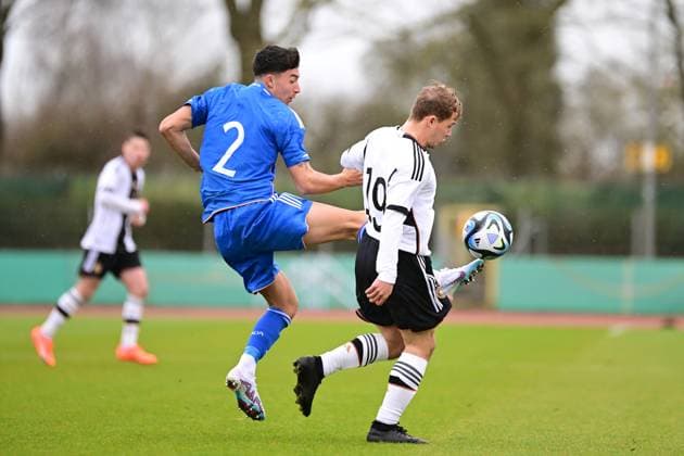Soccer I U 19 Juniors I Season 2022 2023 I European Championship Qualification I Germany U 19 Italy U 19 I 22 03 2023 Filippo Missori 2, Italy U 19 vs Tom Sanne 19, Germany U 19 Bremen Weserstadion Platz 11 Bremen Germany Copyright: xLobeca FelixxSchlikisx