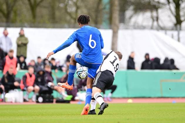Soccer I U 19 Juniors I Season 2022 2023 I European Championship Qualification I Germany U 19 Italy U 19 I 22 03 2023 Filippo Mane 6, Italy U 19 vs Tom Sanne 19, Germany U 19 Bremen Weserstadion Platz 11 Bremen Germany Copyright: xLobeca FelixxSchlikisx