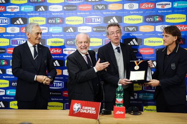 Foto Alessandro Garofalo LaPresse 22 marzo 2023 Napoli, calcio Italia vs Inghilterra - qualificazione campionato europeo 2024 - stadio Diego Armando Maradona conferenza stampa Italia Nella foto: Aurelio De Laurentiis Presidente (SSC Napoli);, Gabriele Gravina presidente FGIC, Gaetano Manfredi Sindaco di Napoli, Roberto Mancini, Marco Verratti March 22, 2023 Napoli, soccer sport Italy vs England - European Championship, EM, Europameisterschaft qualification 2024 - Diego Armando Maradona stadium Italy press conference, PK, Pressekonferenz In the picture: Aurelio De Laurentiis Presidente (SSC Napoli);, Gabriele Gravina presidente FGIC, Gaetano Manfredi Sindaco di Napoli, Roberto Mancini, Marco Verratti  Copyright: xAlessandroxGarofalo LaPressex