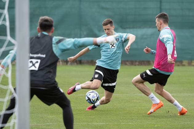 21.03.2023, Dilly das Nationalpark Resort, Windischgarsten, AUT, UEFA EM Qualifikation, Vorbereitung Team Österreich, Training, im Bild v.l. Tormann Heinz Lindner (AUT), Christoph Baumgartner (AUT), Dejan Ljubicic (AUT) v.l. Tormann Heinz Lindner (AUT), Christoph Baumgartner (AUT), Dejan Ljubicic (AUT) during a public training of Austrian national team, Nationalteam ahead of the forthcoming UEFA EURO, EM, Europameisterschaft,Fussball 2024 qualification match at the Dilly das Nationalpark Resort in Windischgarsten, Austria on 2023 03 21. Expa Windischgarsten *** 21 03 2023, Dilly das Nationalpark Resort, Windischgarsten, AUT, UEFA Euro qualification, preparation team Austria, training, in picture f l goalkeeper Heinz Lindner AUT , Christoph Baumgartner AUT , Dejan Ljubicic AUT v l goalkeeper Heinz Lindner AUT , Christoph Baumgartner AUT , Dejan Ljubicic AUT during a public training of Austrian national team ahead of the forthcoming UEFA Euro 2024 qualification match at the Dilly das Nationalpark Resort in Windischgarsten, Austria on 2023 03 21 Expa Windischgarsten  EP_rei