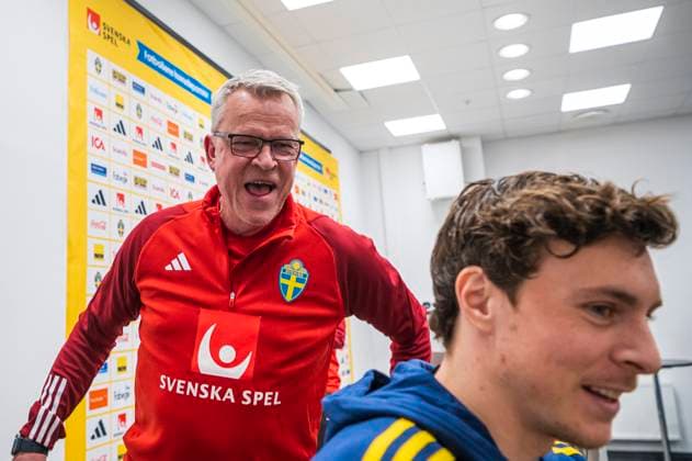 230323 Head coach Janne Andersson and Victor Nilsson Lindelöf of the Swedish national football team leave a press conference on March 23, 2023 in Stockholm Photo Jonathan Näckstrand BILDBYRAN COP 94 JN0107 football football soccer fotball em kval kval kval uefa euro qualifier qualifier press conference press conference mixed zone sweden sweden sweden a bbeng,  Copyright: JONATHANxNÄCKSTRAND BB230323JN029