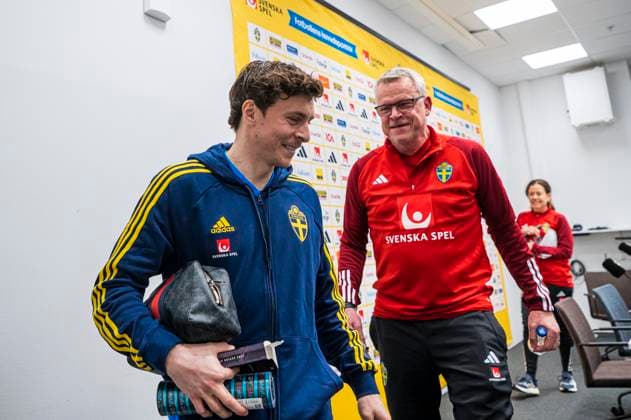 230323 Head coach Janne Andersson and Victor Nilsson Lindelöf of the Swedish national football team leave a press conference on March 23, 2023 in Stockholm Photo Jonathan Näckstrand BILDBYRAN COP 94 JN0107 football football soccer fotball em kval kval kval uefa euro qualifier qualifier press conference press conference mixed zone sweden sweden sweden a bbeng,  Copyright: JONATHANxNÄCKSTRAND BB230323JN030