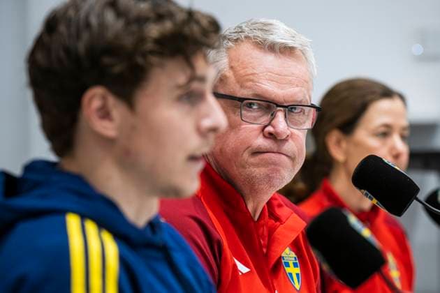 230323 Head coach Janne Andersson and Victor Nilsson Lindelöf of the Swedish national football team leave a press conference on March 23, 2023 in Stockholm Photo Jonathan Näckstrand BILDBYRAN COP 94 JN0107 football football soccer fotball em kval kval kval uefa euro qualifier qualifier press conference press conference mixed zone sweden sweden sweden a bbeng,  Copyright: JONATHANxNÄCKSTRAND BB230323JN034