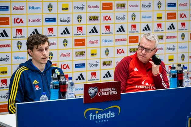 230323 Head coach Janne Andersson and Victor Nilsson Lindelöf of the Swedish national football team during a press conference on March 23, 2023 in Stockholm Photo Jonathan Näckstrand BILDBYRAN COP 94 JN0107 football football soccer fotball em kval kval kval uefa euro qualifier qualifier press conference press conference mixed zone sweden sweden sweden a bbeng,  Copyright: JONATHANxNÄCKSTRAND BB230323JN051