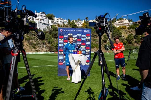 230323 Martin odegaard and Morten Morisbak Skjonsberg, press officer of the Norwegian national football team, during a press event on March 23, 2023 in Marbella Photo Vegard Grott BILDBYRAN code VG VG0423 bbeng fotball football soccer fotboll uefa euro 2024 em qualification em kvalik press meeting press event norway,  Copyright: VEGARDxGRoTT BB230323VG043