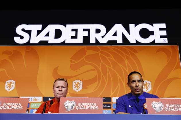 SAINT-DENIS - (lr) Holland coach Ronald Koeman, Virgil van Dijk during the press conference, PK, Pressekonferenz ahead of the European Championship, EM, Europameisterschaft qualifying match against France at Stade de France on March 23, 2023 in Saint-Denis, France. ANP MAURICE VAN STONE UEFA EURO, EM, Europameisterschaft,Fussball 2024 Qualifying Round 2022 2023 xVIxANPxSportx xxANPxIVx 465610830 originalFilename: 465610830.jpg